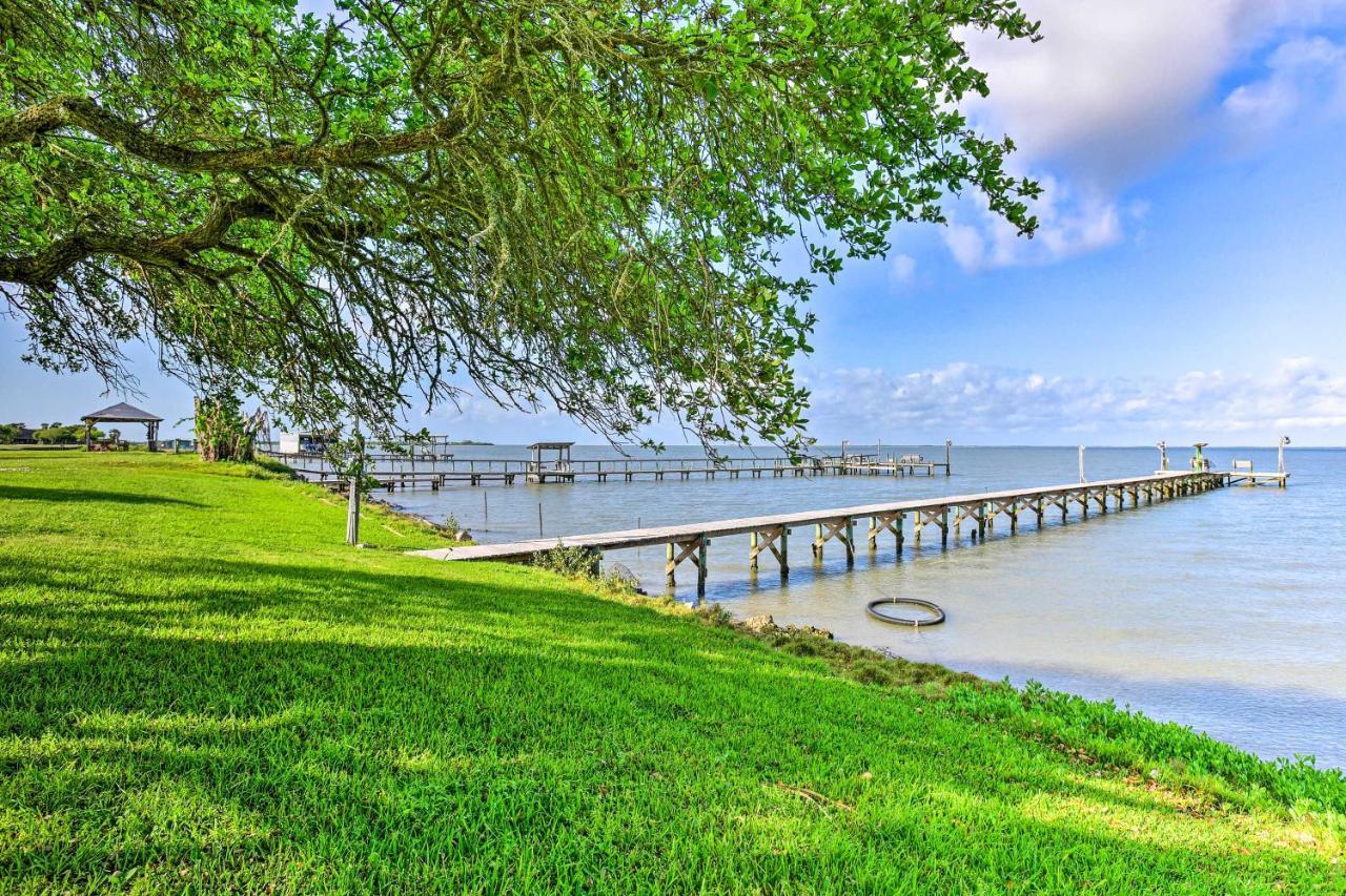 Las Brisas Palacios Home - Fishing Pier And Kayaks Exterior photo